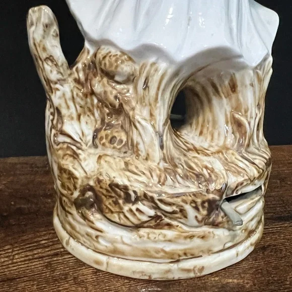 Umbrella Girl Music Box - Picture 8 of 13